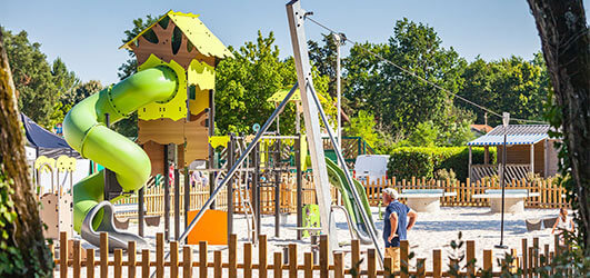 Aire de jeux pour enfants du camping le Soleil des Landes