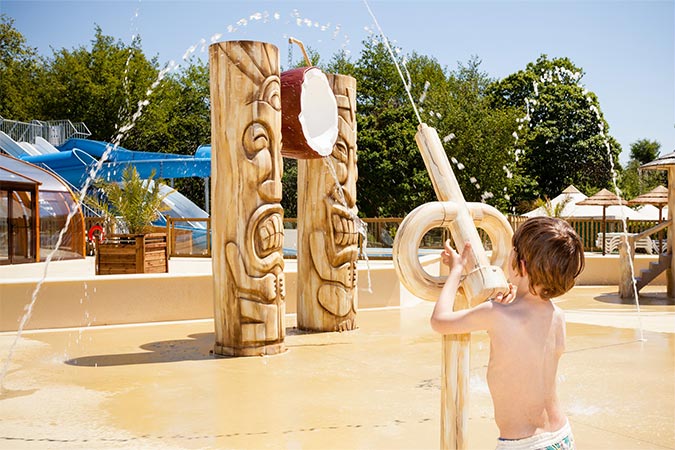 aire de jeu ludique au parc aquatique